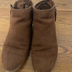 Arizona brown ankle boots. Size 10W. Good condition